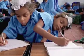 纪录片：印度同体双胞胎聪明且活泼好动，还经常用恶作剧恶搞对方视频封面