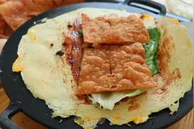 杂粮煎饼果子：学会面糊和酱料配方，咸香有嚼劲，在家做简单方便视频封面