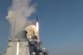 现场：俄军一天内两次使用“口径”导弹，摧毁西方援乌大型武器库视频封面