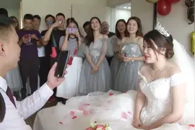 河北一23岁女教师，长得太漂亮，被当地富商求婚，享福了视频封面