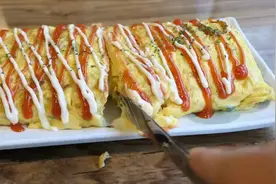 韩国街头小吃：芝士鸡蛋卷，看看是如何制作的，真馋人啊视频封面