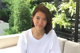 袁咏仪换新发型，直发烫卷发量惊人，48岁美得精致又高级视频封面