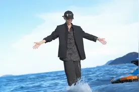 轻功水上漂是真是假？揭秘水上行走魔术，原理是这样视频封面