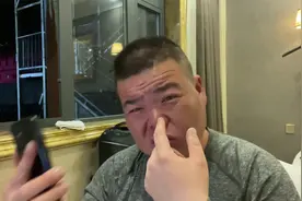 你眼底出血，毛细血管爆炸，你看你眼睛红的视频封面