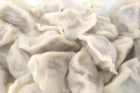 羊肉馅饺子去膻秘方公开了，这样做一点膻味都没有，鲜嫩还不柴