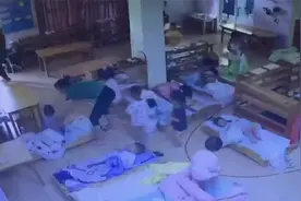 四川一幼儿园地震时避险画面曝光:3名幼师多次往返抱午睡孩子撤离视频封面