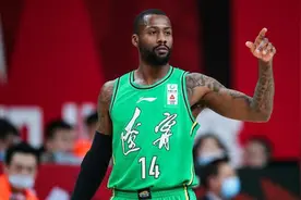 辽篮官宣与乔纳森-西蒙斯解约，单臂炸裂劈扣成CBA生涯唯一高光！视频封面