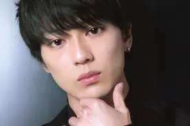 新田真剑佑：少女漫中走出的人物，让人世间的姐姐们都想疼爱他！视频封面