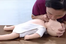 第一目击者丨现场单人婴儿心肺复苏视频封面