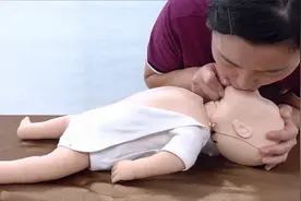 第一目击者丨现场单人婴儿心肺复苏视频封面