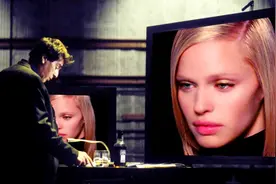 好莱坞过气导演，在家制造出硬盘女神，让她瞬间成为偶像风靡全球视频封面