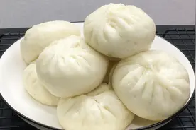 蒸包子发面有秘诀，记住这几点，松软不塌陷，比早餐店买的还好吃视频封面