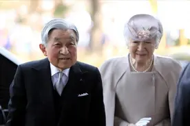 日本上皇明仁突然晕倒，一度失去意识，发病原因尚未查明视频封面