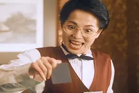 姑娘不会玩21点，竟然把把都能让庄家爆牌，弄的庄家直冒汗视频封面