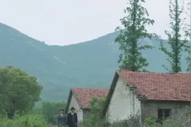 与狼共舞：陈少杰故意弄出来箱子，柴老二见了十分好奇视频封面