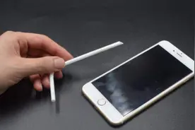 手机充不进去电？教你用一根吸管轻松搞定，快把这一招告诉朋友视频封面