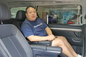 传祺M8后排空间不用说 储物空间有意思视频封面