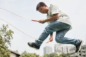 花式跳绳之王，玩花样他是第一！视频封面