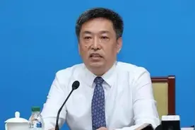 教育部：大幅压减考试次数 小学初中不得组织周考月考视频封面