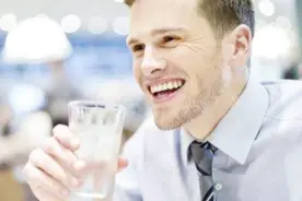 喝完水就想马上跑厕所，身体到底在暗示些什么？早知道早健康视频封面