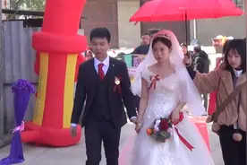 江西一帅哥迎亲，新娘下车了，娶到这么漂亮的媳妇心满意足