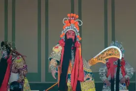骑行中国：老外饰演关羽，体验戏剧妆容，红脸绿衣虎虎生风（二）视频封面