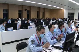 “天问一号”一脚高难度“刹车” 环绕火星任务获得成功！视频封面