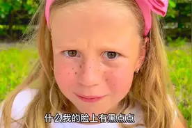 外国小女孩，因为脸上长斑藏了起来，她的朋友能找到她吗？视频封面