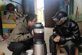 送85岁农村大爷一个破壁机，大爷：方便，万能！视频封面