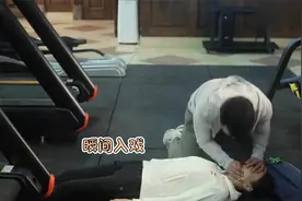 王耀庆给高圆圆做人工呼吸，捏住女方鼻子激吻，画面让人脸红心跳视频封面