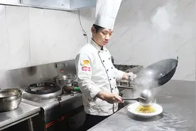 酸辣土豆丝很多人第一步做错了，大厨教几个技巧，不粘不黏又脆爽视频封面