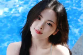 杨超越性感迷人泳池大片视频封面