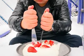 耗时三天冻冰块，雪地花式炒酸奶，手都快冻肿了视频封面