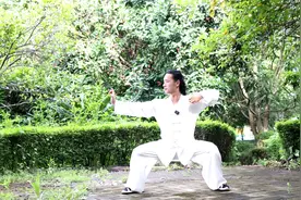 八段锦，动作详解，动作标准到位，注意呼吸的配合，和凌云一起学视频封面