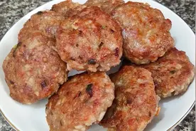 莲藕肉饼最简单的做法，不揉面不擀面，外焦里嫩，好吃不腻视频封面