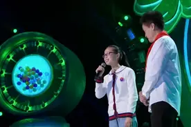 歌曲：小女孩那嘹亮的歌声与阎维文老师合唱，那叫一个沁人心脾！