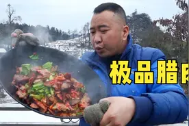 玉平熏好的腊肉招待堂妹，大碗米饭大块肉，肥得吓人吃了还想吃视频封面