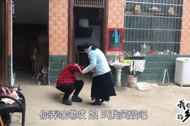 零下3度的天气，儿媳穿着裙子跳舞减肥，把婆婆笑的坐在地上视频封面
