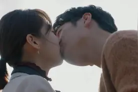 【超甜吻戏】亲着亲着女生变主动，这个就叫高甜吻戏！视频封面