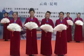 旗袍走秀《我和我的祖国》，优雅潇洒的中国大妈惊艳全场视频封面