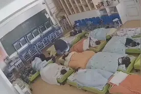 辽宁鞍山一幼儿园老师午睡时间打男童耳光？ 幼儿园：警方已介入视频封面