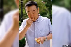 老戏骨张晨光演技又火了！一秒入戏引人泪目，网友：背影都是戏视频封面