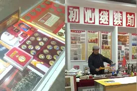 74岁老党员用心制作党史宣传册， 践行党员初心使命视频封面