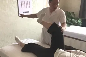 腰间盘突出压迫神经腿疼 自我锻炼恢复 效果显著视频封面