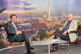 访问柏林电视台(TV Berlin)并接受德国资深记者采访视频封面