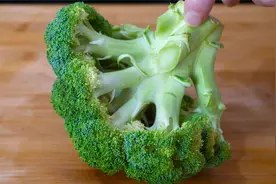 西兰花学会这样做，清淡营养，翠绿爽口，去饭店里都吃不到