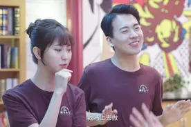 郭麒麟撩妹名场面，抱起俩美女说：走见咱爸去，不愧是老郭德儿子视频封面