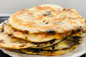 梅干菜烧饼这样做简单快速，咸香酥脆，一张一张薄薄的，太好吃了视频封面