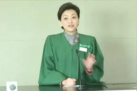 杨澜：大脑有1000亿个神经元，远胜于机器人视频封面