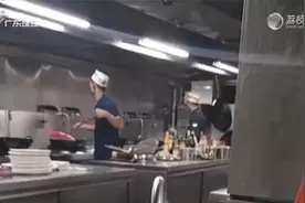 佛山：餐厅后厨用扫把洗锅 市监部门介入处置视频封面